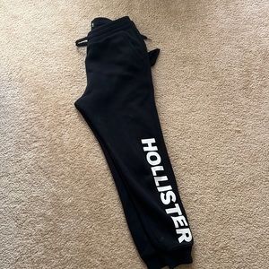 Men’s Hollister joggers.